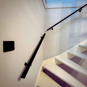 Foto van een op maat gemaakte stalen trapleuning – Duurzaam en modern design