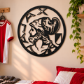 Klassiek Ajax-logo van 60 cm in zwart staal, van dichtbij weergegeven aan een gladde beige muur.