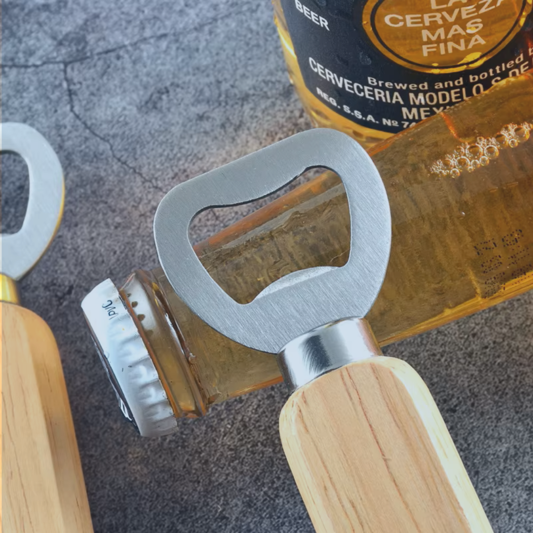 Roestvrijstalen bierflesopener met houten handvat – Gepersonaliseerd met tekst of logo