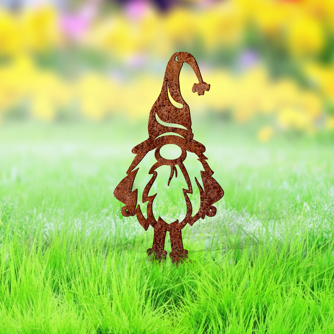 Staande kabouter tuinsteker Bram Langbaard van 3 mm cortenstaal met lange baard en natuurlijke roestpatina voor tuin en border