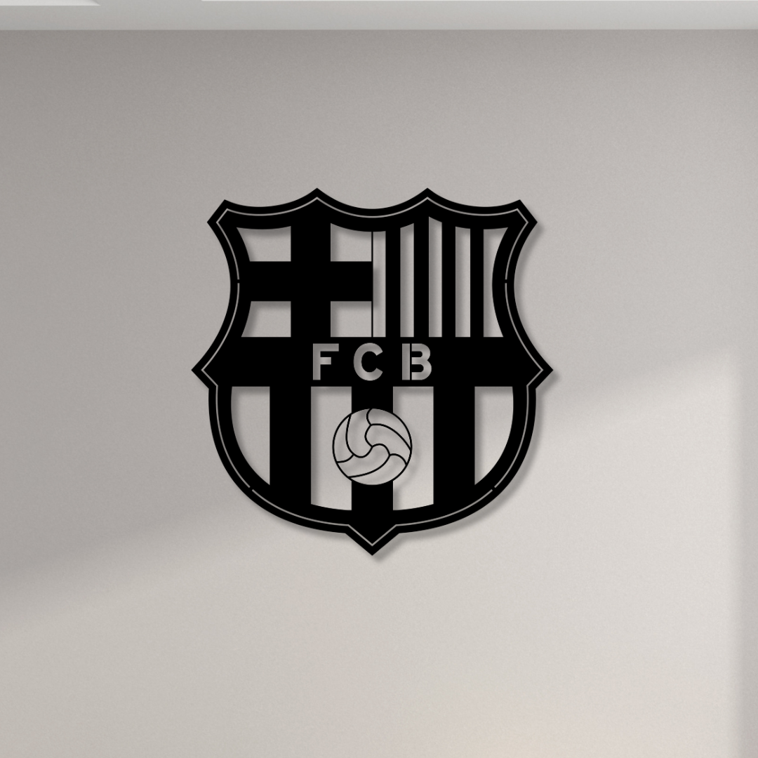 Close-up van het iconische FC Barcelona logo wanddecoratie, gemaakt van 2 mm dik staal met matte poedercoating. Afmeting: 45x45 cm.