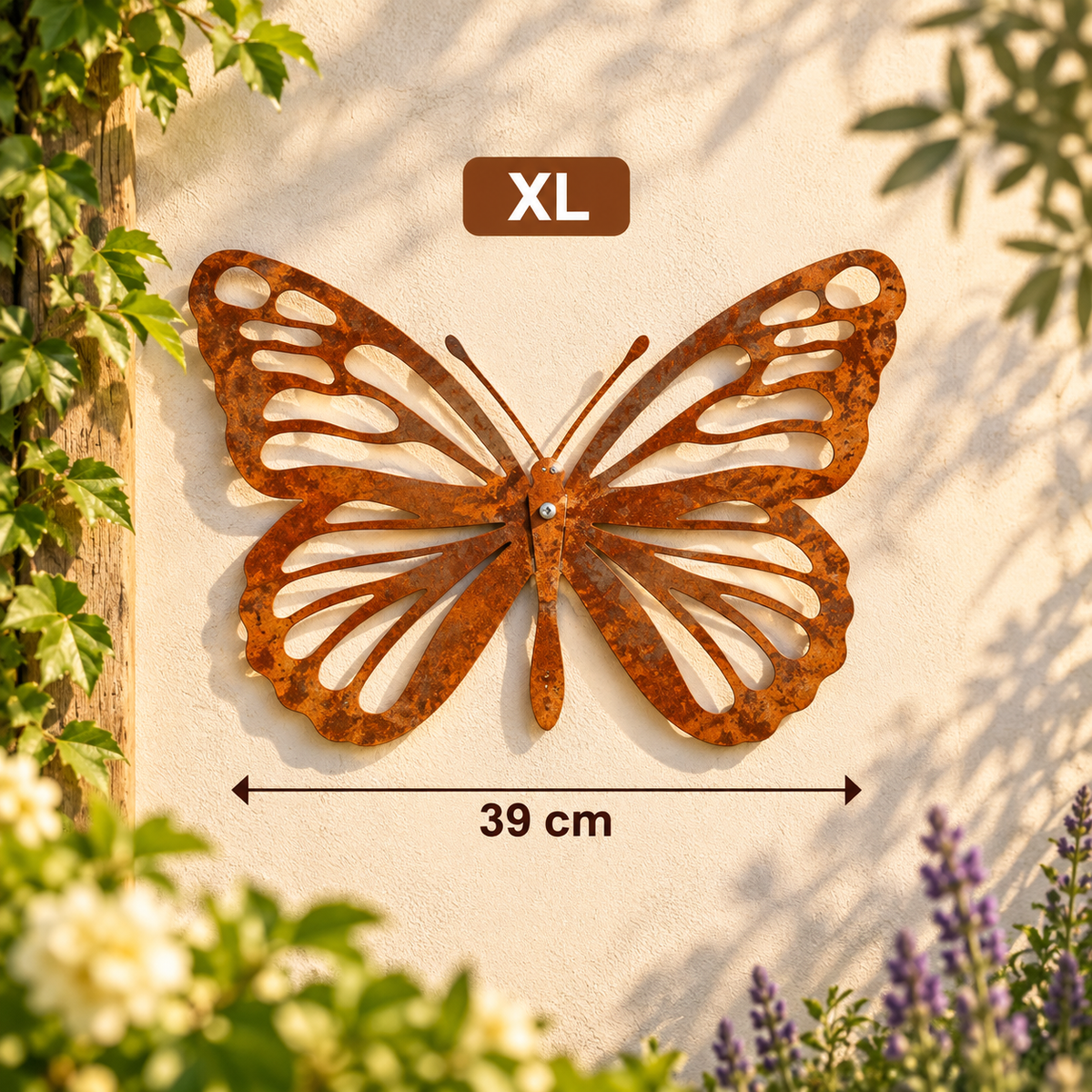 Afmetingen van de grote cortenstalen vlinder maat XL, 39 cm breed en 27 cm hoog, vervaardigd uit 2 mm dik staal met natuurlijke roestkleur.