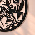 Detail van de klassieke Ajax wanddecoratie in matzwart staal, met open uitsparingen en een zwarte inbusbout.