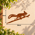 Afmetingen van metalen eekhoorn tuindecoratie van cortenstaal, 34 cm breed en 13 cm hoog