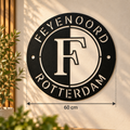 Ronde Feyenoord wanddecoratie met een diameter van 60 cm, gemaakt van 2 mm dik staal en afgewerkt met een zwarte fijne structuurpoedercoating.