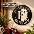 Metalen Feyenoord wanddecoratie van 2 mm dik staal, geproduceerd in Nederland en voorzien van een duurzame zwarte structuurpoedercoating voor gebruik binnenshuis.