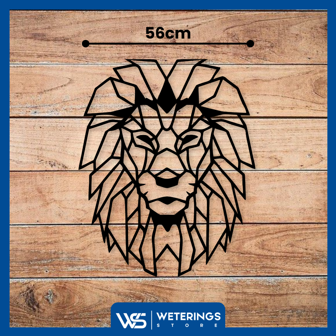 Geometrische leeuwenkop wanddecoratie met afmetingen van 70x56 cm, gemaakt van 2 mm dik staal en matte zwarte poedercoating voor een modern interieur.