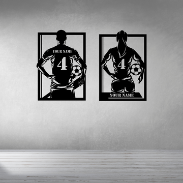Unieke gepersonaliseerde voetbalwanddecoratie met naam, gemaakt van hoogwaardig staal en zwarte poedercoating. Perfect voor elke sportliefhebber, 60x80 cm.