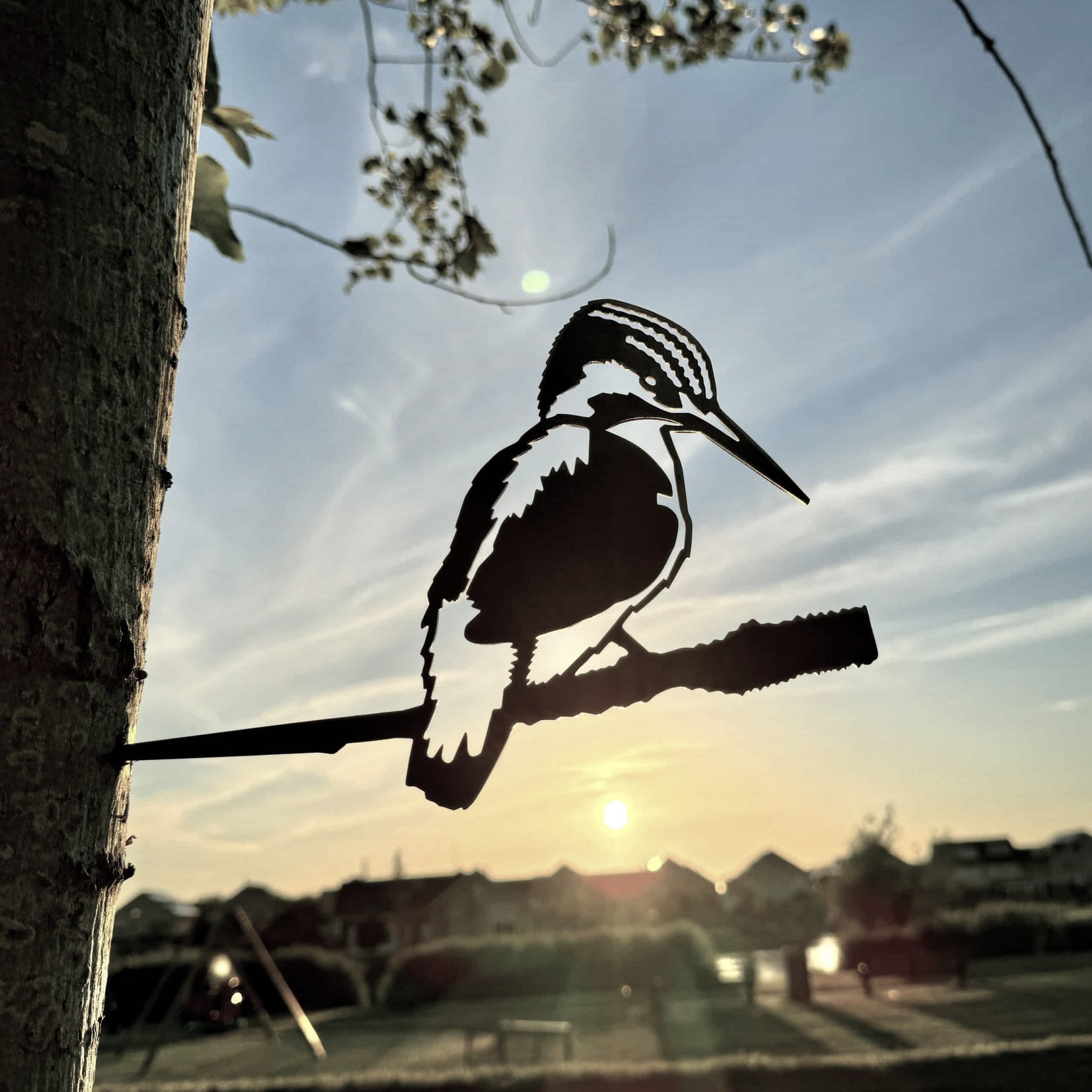 Cortenstalen Ijsvogel Tuindecoratie – Roestend, Duurzaam & Eenvoudig te Bevestigen
