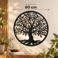 Metalen levensboom van 60 cm aan de muur in een moderne woonkamer met beige en houten accenten