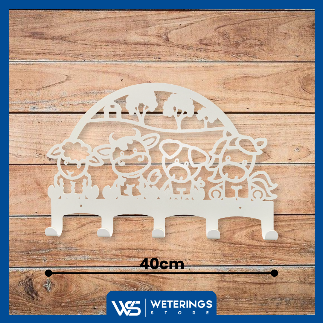 Witte kinderkapstok met boerderij-thema (400mm breed), 5 haakjes, gepoedercoat staal met illustraties van boerderijdieren zoals een koe, varken, schaap en paard.