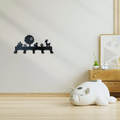 Zwarte kinderkapstok met het schattige Nijntje-thema, 5 haakjes, gepoedercoat staal. Deze kapstok is perfect voor de kinderkamer en voegt een speelse touch toe met het geliefde Nijntje-figuurtje.